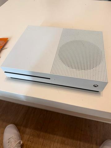 Xbox one s 2tb(disc drive defect) beschikbaar voor biedingen