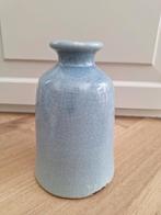 Lichtblauwe vaas, 19 cm hoog, Ophalen of Verzenden, Overige kleuren, Aardewerk of Porselein, Minder dan 50 cm