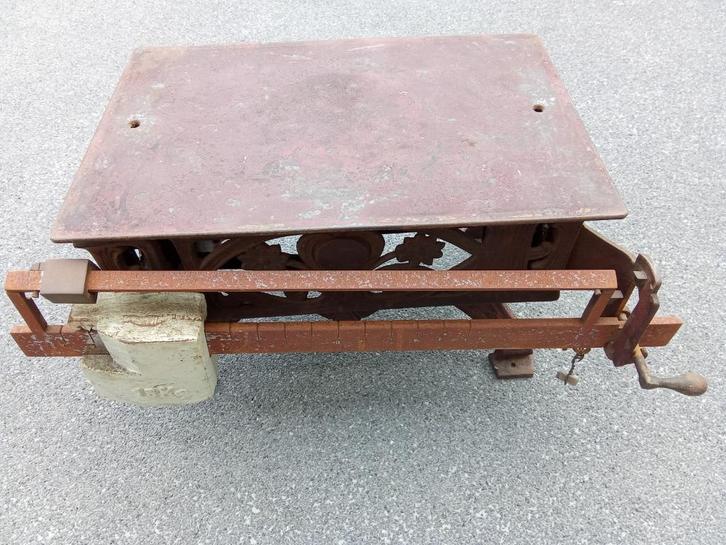 Antieke weegschaal in gietijzer van 15kg, Antiek en Kunst, Antiek | Gereedschap en Instrumenten, Ophalen of Verzenden