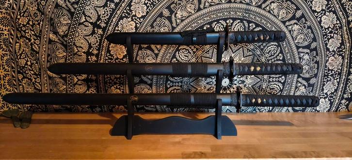 Set van 3 Samurai Zwaarden met Standaard, Huis en Inrichting, Woonaccessoires | Wandplanken en Boekenplanken, Gebruikt, Ophalen