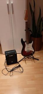 Gitaar met geluidsbox allebij 1 keer gebruikt., Muziek en Instrumenten, Snaarinstrumenten | Gitaren | Elektrisch, Ophalen, Zo goed als nieuw