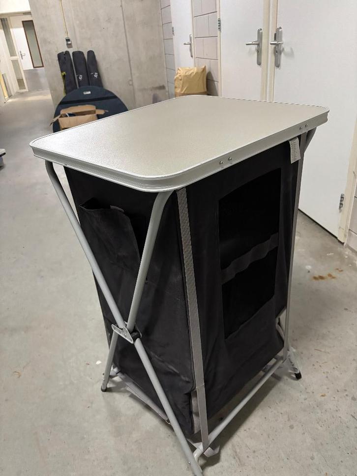 Rocktrail campingkast met planken, Caravans en Kamperen, Kampeermeubelen, Zo goed als nieuw, Campingkast, Ophalen