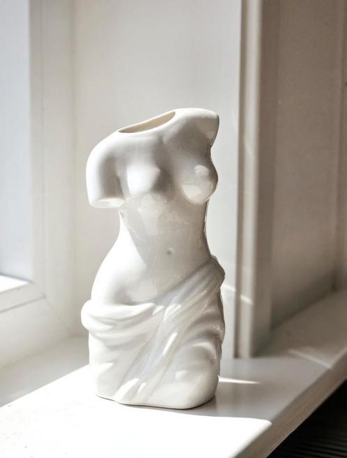 Witte keramieken vrouw-torso vaas, Antiek en Kunst, Kunst | Beelden en Houtsnijwerken, Ophalen of Verzenden