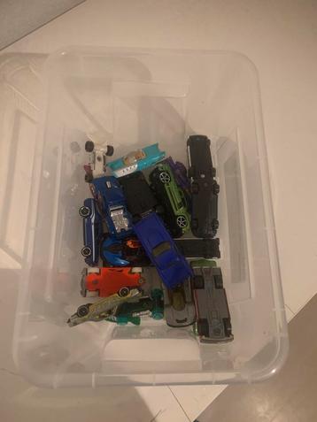 Doos hotwheels ( 17 stuks ) beschikbaar voor biedingen