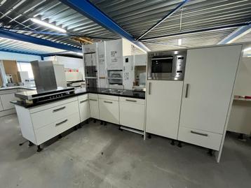 Complete keuken Compleet met APP 120Keukens op voorraad 2695 beschikbaar voor biedingen