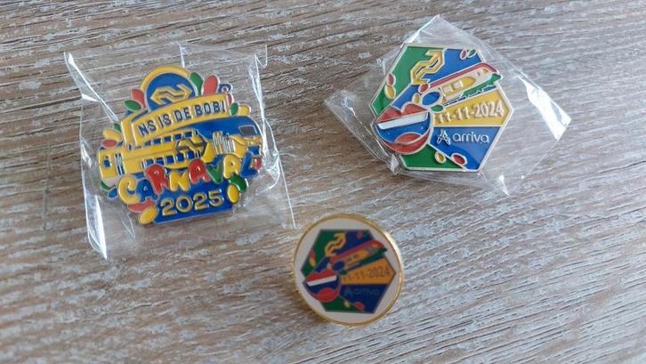 Pin badge NS is de bob carnaval arriva 11-11-2024 roermond, Verzamelen, Speldjes, Pins en Buttons, Nieuw, Speldje of Pin, Transport