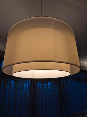 Hanglamp met 2 dubbele lampenkappen, in prima staat 