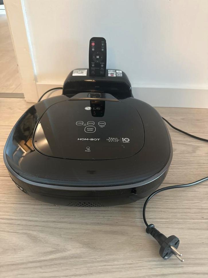 LG HOM-BOT Robotstofzuiger, Witgoed en Apparatuur, Stofzuigers, Gebruikt, Robotstofzuiger, Minder dan 1200 watt, Reservoir, Ophalen