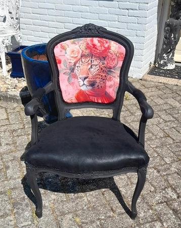 Mooie fauteuile opnieuw gestoffeerd  beschikbaar voor biedingen