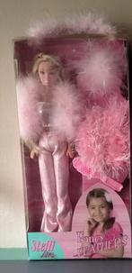 Steffi fancy feathers barbie nieuw in doos, Verzamelen, Poppen, Ophalen of Verzenden, Zo goed als nieuw, Pop