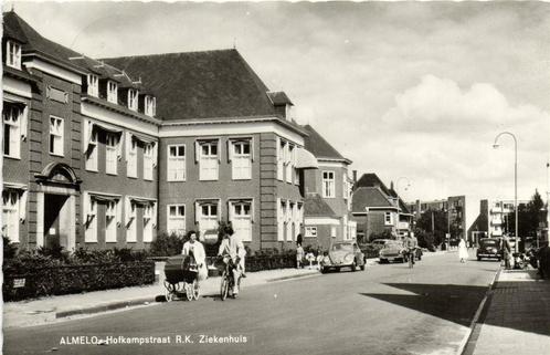 Almelo, Hofkampstraat R.K. Ziekenhuis - kinderwagen - 1966 g, Verzamelen, Ansichtkaarten | Nederland, Gelopen, Overijssel, 1960 tot 1980