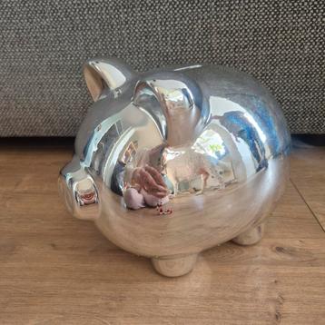Zilverkleurige Spaarpot groot beschikbaar voor biedingen