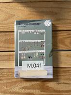 oorbellenrekje, Sieraden, Tassen en Uiterlijk, Oorbellen, Overige materialen, Hangers, Wit, Nijverheidsweg-Noord 77, 3812PK, Amersfoort
