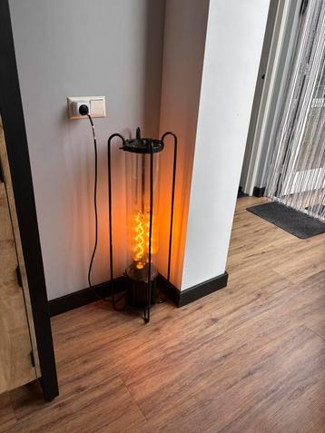 Industriële tube lamp beschikbaar voor biedingen