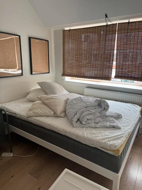 Wit JYSK bedframe – 140x200 cm, Huis en Inrichting, Slaapkamer | Bedden, Zo goed als nieuw, Tweepersoons, 140 cm, 200 cm, Metaal