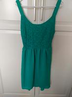 Groene jurk met kant en open rug - Maat M, Kleding | Dames, Maat 38/40 (M), CL Essentials, Ophalen of Verzenden, Zo goed als nieuw