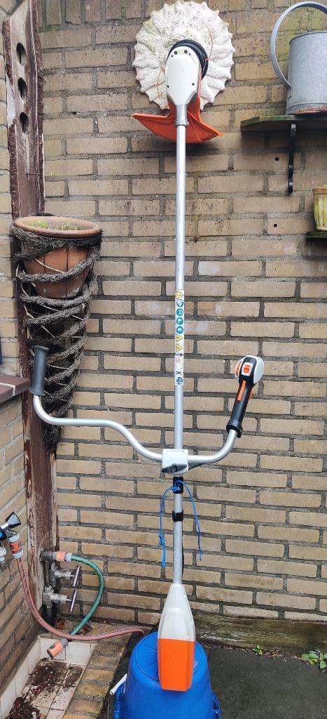 Stihl FSA 90 ACCU BOSMAAIER + AP300 accu en AL500 lader, Tuin en Terras, Bosmaaiers, Zo goed als nieuw, Accu, 30 tot 50 cm, Ophalen