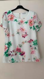 Schitterende BLOEMBLOESE, met witte ondergrond.maat 38., Ophalen of Verzenden, Zo goed als nieuw, Maat 38/40 (M), Roze