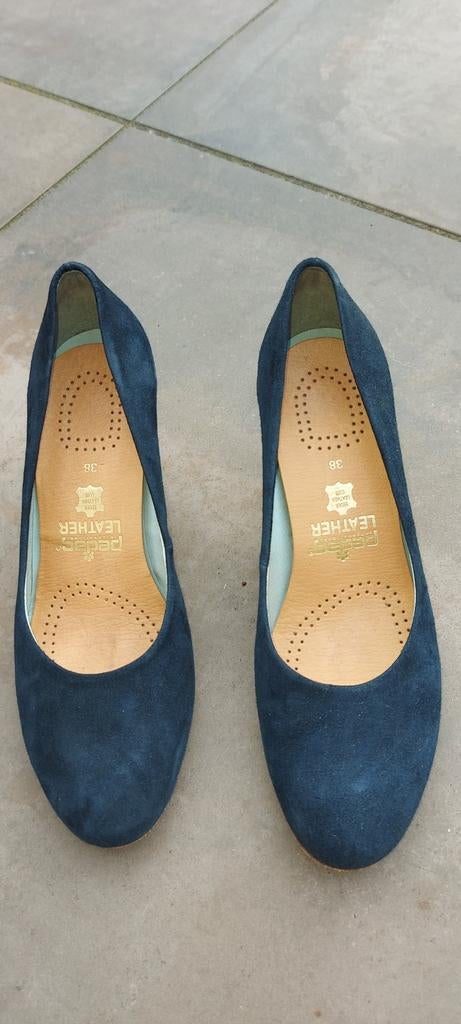 Fred de la Bretoniere elegante suede blauwe pumps maat 38, Pumps, Fred de la Bretoniere, Blauw, Ophalen of Verzenden