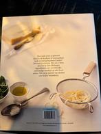 Donna Hay - Simple dinners, Italië, Donna Hay, Ophalen of Verzenden, Zo goed als nieuw