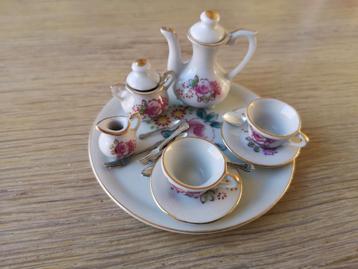 Mini poppentheeserviesje  beschikbaar voor biedingen