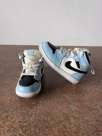Nike jordans “blauw” beschikbaar voor biedingen