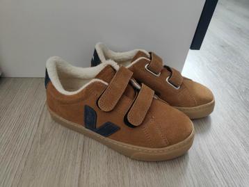 Nieuwe suède Veja sneakers winter maat 32 beschikbaar voor biedingen
