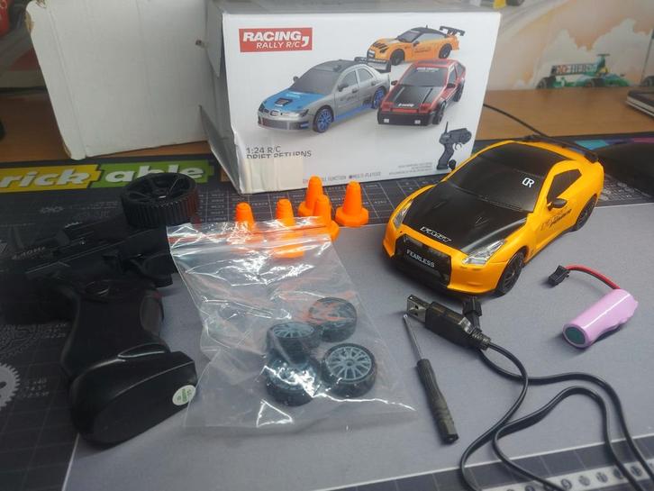 Racing Rally R/C bestuurbare drift auto, Hobby en Vrije tijd, Modelbouw | Radiografisch | Auto's, Zo goed als nieuw, Auto offroad