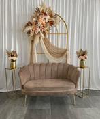 TE HUUR: Backdrop Pampas Peach  met beige/taupe bruidsbank, Hobby en Vrije tijd, Feestartikelen | Verhuur, Ophalen, Zo goed als nieuw