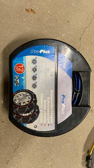 Sneeuwkettingen voor kleinere wielen beschikbaar voor biedingen