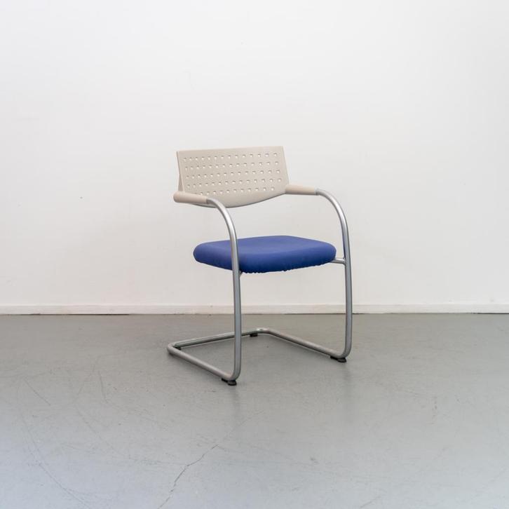 1x Vitra Visavis Vergaderstoel Blauw Stof - Chroom, Huis en Inrichting, Stoelen, Zo goed als nieuw, Kunststof, Metaal, Stof, Blauw