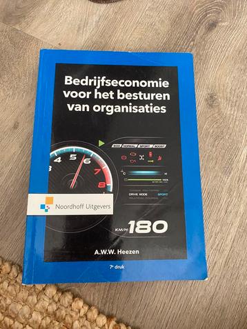 Bedrijfseconomie voor het besturen van organisaties beschikbaar voor biedingen
