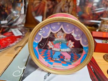 Prachtige circus speeldoos  beschikbaar voor biedingen