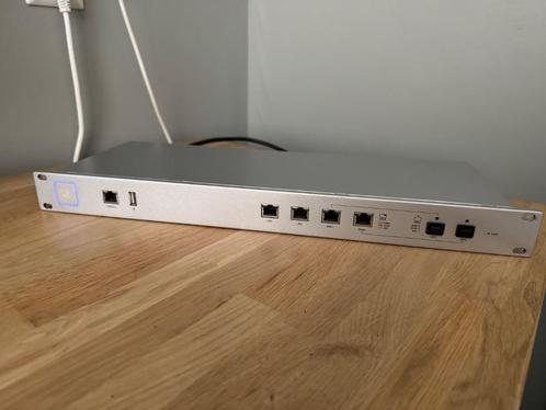 Ubiquiti UniFi Security Gateway PRO 4 - USG PRO 4, Computers en Software, Routers en Modems, Gebruikt, Router, Ophalen