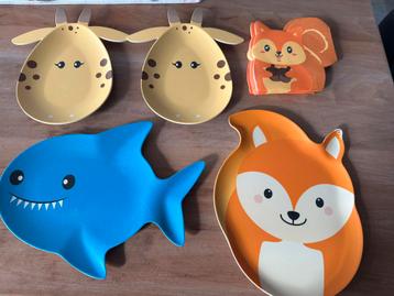 Kinder borden Gratis beschikbaar voor biedingen