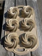 Nordic Ware heritage cakelets bakvorm, Ophalen of Verzenden, Zo goed als nieuw, Taarten of Cupcakes, Bakvorm