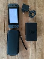 Nintendo switch - grijs, Spelcomputers en Games, Spelcomputers | Nintendo Switch, Ophalen, Zo goed als nieuw, Met 2 controllers