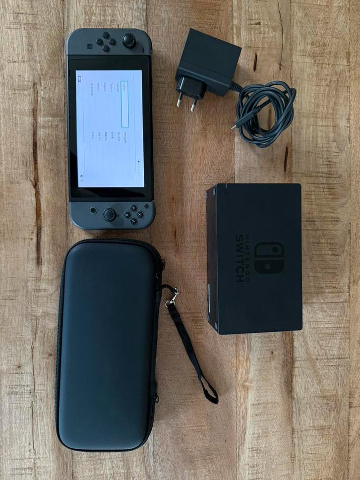 Nintendo switch - grijs, Spelcomputers en Games, Spelcomputers | Nintendo Switch, Zo goed als nieuw, Switch Original, Met 2 controllers
