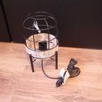 Leuke tafellamp met metalen frame, Huis en Inrichting, Lampen | Tafellampen, Ophalen of Verzenden, Zo goed als nieuw, Modern, Minder dan 50 cm