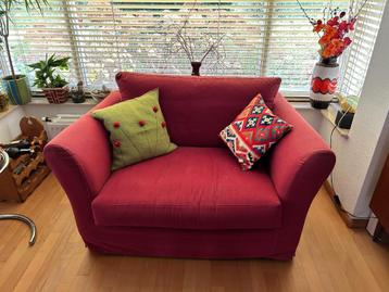 Mooie rode Love Seat beschikbaar voor biedingen