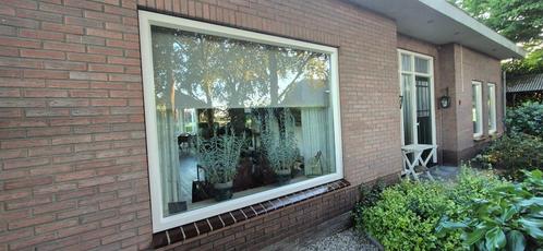 Gebruikte kunststof kozijnen –Kozijn met vast glas 2400x1850, Doe-het-zelf en Verbouw, Plinten en Afwerking, Gebruikt, Plinten