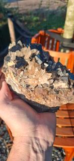 Calciet op matrix, Verzamelen, Mineralen en Fossielen, Ophalen of Verzenden, Mineraal