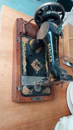 Oude Singer naaimachine met deksel, Ophalen