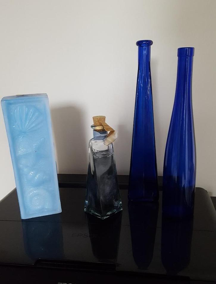 blauwe vazen / flessen en kaars, Huis en Inrichting, Woonaccessoires | Vazen, Zo goed als nieuw, Blauw, Minder dan 50 cm, Glas
