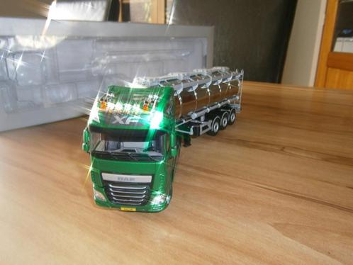 Zeldzame DAF XF van WSI met veel details en tankoplegger, Hobby en Vrije tijd, Modelauto's | 1:50, Nieuw, Bus of Vrachtwagen, Wsi