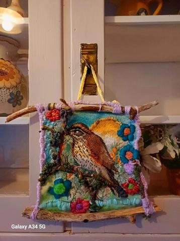 Handgemaakt Borduurwerk Vogel - Wanddecoratie beschikbaar voor biedingen