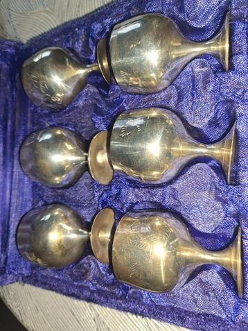 VERZILVEREN Wijnglazen Set in Originele Doos beschikbaar voor biedingen