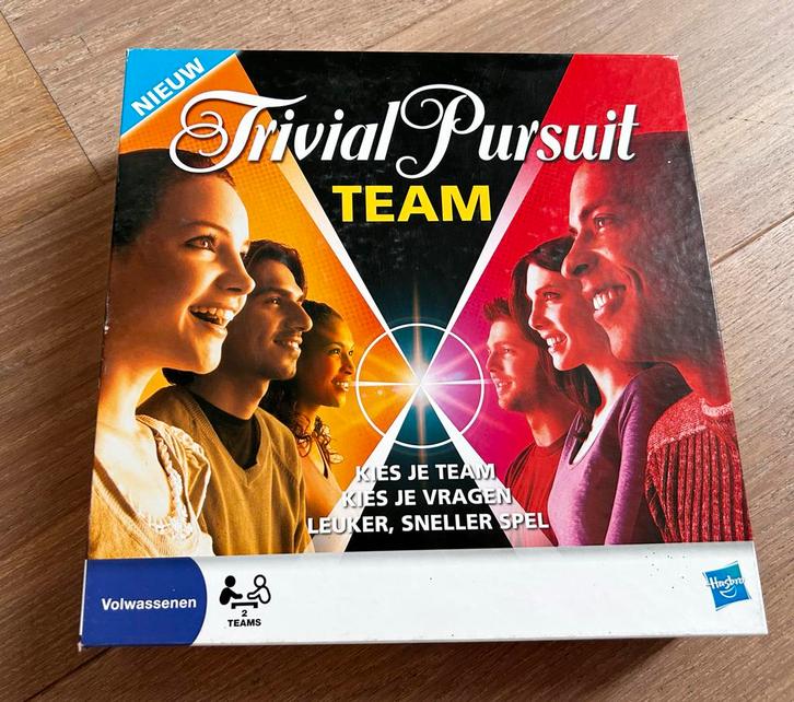 Trivial Pursuit Team - Zo goed als nieuw!, Hobby en Vrije tijd, Gezelschapsspellen | Bordspellen, Zo goed als nieuw, Drie of vier spelers