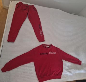 Tommy hilfiger joggingpak setje rood trui xs broek maat s beschikbaar voor biedingen