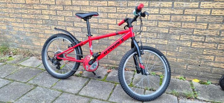 B-Twin Racing Boy 320 - Kinderfiets 20 inch, 6 versnellingen, Fietsen en Brommers, Fietsen | Jongens, Gebruikt, 20 inch, Handrem